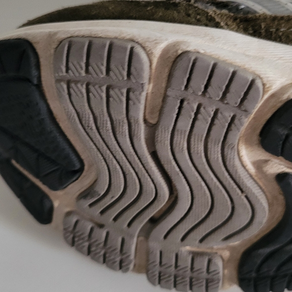 New Balance Kids' Gray Sneakers - Picture 8 of 9